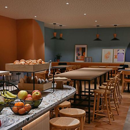 沙勒罗瓦机场航空44号酒店 外观 照片